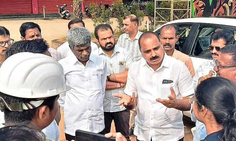 ಸಂಸದ ಕೋಟ ಅವರಿಂದ ರಾ.ಹೆ. ಸರ್ವಿಸ್‌ ರಸ್ತೆ ಕಾಮಗಾರಿ ಪರಿಶೀಲನೆ