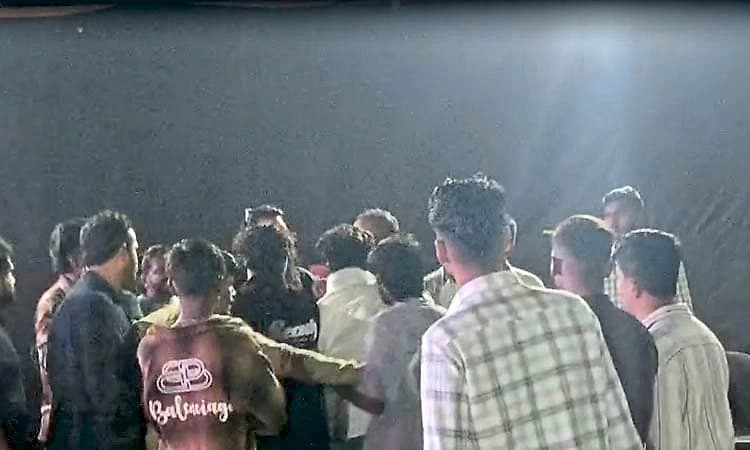 Shimoga: ಹೊಸ ವರ್ಷ ಸಂಭ್ರಮಾಚರಣೆಯಲ್ಲಿ ಗಲಾಟೆ: ಚೇರ್‌ ಹಿಡಿದು ಹೊಡೆದಾಟ