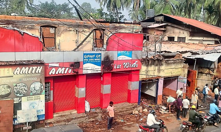 Vitla ಪೇಟೆಯ ಅಗ್ನಿ ಅವಘಡ: ಆತಂಕದಲ್ಲಿ ನಾಗರಿಕರು