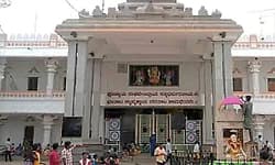 ಹೊಸವರ್ಷ: ದೇಗುಲಗಳಲ್ಲಿ ಭಕ್ತಸಾಗರ: ರಾಜ್ಯದ ಪ್ರಮುಖ ದೇವಾಲಯಗಳಲ್ಲಿ ಭಕ್ತರ ಸಂದಣಿ