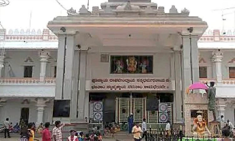 ಹೊಸವರ್ಷ: ದೇಗುಲಗಳಲ್ಲಿ ಭಕ್ತಸಾಗರ: ರಾಜ್ಯದ ಪ್ರಮುಖ ದೇವಾಲಯಗಳಲ್ಲಿ ಭಕ್ತರ ಸಂದಣಿ