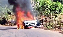 Car catches fire on Sharke National Highway, completely destroyed