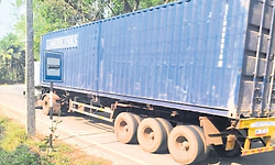 Kundapura: ಕಂಟೇನರ್‌ಗಳ ಓಡಾಟಕ್ಕೆ ನಿಯಂತ್ರಣ ಬೇಕು