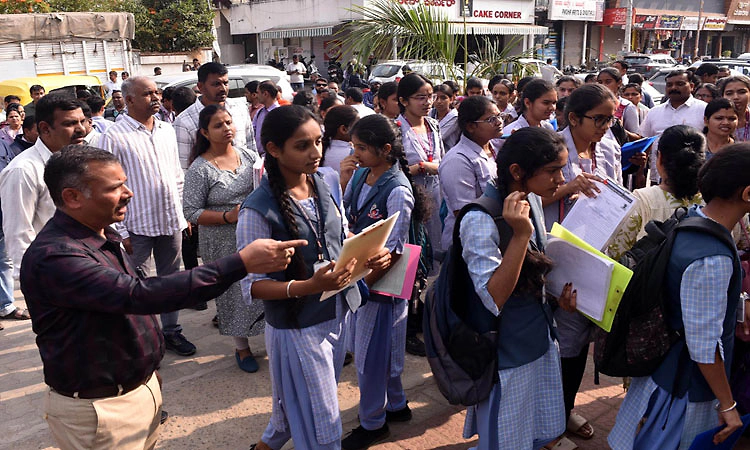 ದ್ವಿತೀಯ ಪಿಯು: ಮೊದಲ ದಿನದ ಪರೀಕ್ಷೆಗೆ 15,953 ವಿದ್ಯಾರ್ಥಿಗಳು ಗೈರು