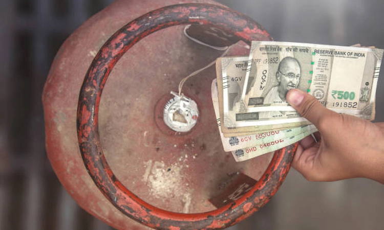 Commercial LPG prices hiked by Rs 195.5