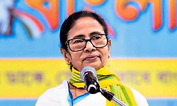 ನಾಮಪತ್ರ ಸಲ್ಲಿಕೆ ವೇಳೆ ಜಾಗ್ರತೆ: ಟಿಎಂಸಿ ಅಭ್ಯರ್ಥಿಗಳಿಗೆ ಮಮತಾ ಬ್ಯಾನರ್ಜಿ ಎಚ್ಚರಿಕೆ