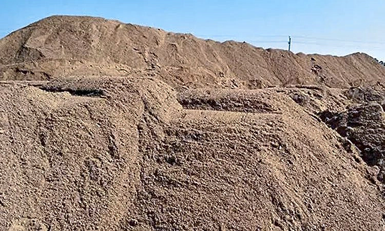 Kota: ಹೊಸಾಳ ನಾಗರಮಠ; ಸ್ಥಳೀಯರ ಪ್ರತಿಭಟನೆ ಲೆಕ್ಕಿಸದೇ ಮರಳು ತೆರವು