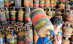 ವಿಮಾನ ಇಂಧನ, ಖಾಸಗಿ ತೈಲ, ವಾಣಿಜ್ಯ ಎಲ್‌ಪಿಜಿ ಮತ್ತೆ ದುಬಾರಿ: ಗ್ರಾಹಕರಿಗೆ ಬಿಸಿ