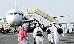 Airfare hike ಹಜ್ ಯಾತ್ರಿಕರಿಗೆ ವಿಮಾನ ದರ ಏರಿಕೆ ಬಿಸಿ: 10,000 ಹೆಚ್ಚುವರಿ ಪಾವತಿಗೆ ಸೂಚನೆ