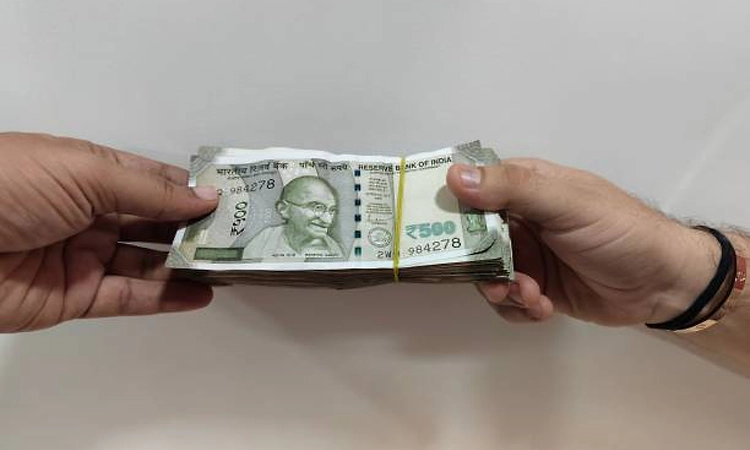 Bengaluru public prosecutor caught accepting Rs 5,000 bribe 