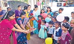 ಕರಾವಳಿ: ಮಕ್ಕಳೆಲ್ಲಾ ಹಾಜರು, ಮಳೆರಾಯ ಗೈರು ಹಾಜರು !