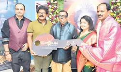 ಕೊರಗಜ್ಜ ಚಿತ್ರ ನಿರ್ದೇಶಕ ಸುಧೀರ್‌ಅತ್ತಾವರ್‌ಅವರಿಗೆ ಐಶಾರಾಮಿ ಫ್ಲ್ಯಾಟ್‌ ಗಿಫ್ಟ್‌