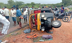ಭರಮಸಾಗರ: ಆಟೋ ಪಲ್ಟಿಯಾಗಿ ವಿದ್ಯಾರ್ಥಿನಿ ಸಾವು; 8 ವಿದ್ಯಾರ್ಥಿಗಳು ಪಾರು!