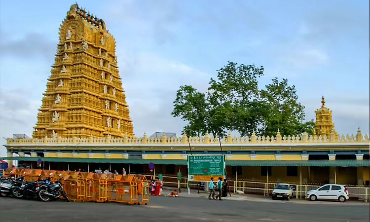 ಆಷಾಢ ಶುಕ್ರವಾರ: ಚಾಮುಂಡಿ ದರ್ಶನದ 300 ರೂ. ಟಿಕೆಟ್‌ ರದ್ದು