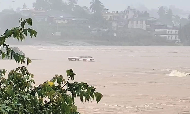 Heavy rain in Thirthahalli; Sri Rama Mantapa on the verge of submergence