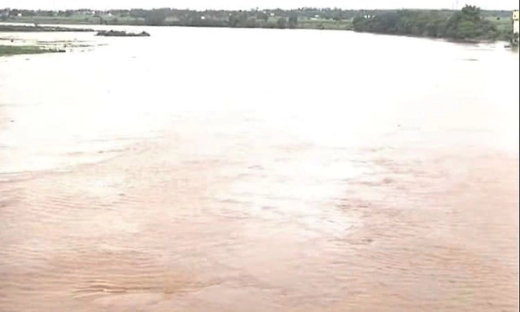Heavy rain in Maharashtra raises river levels in Belagavi