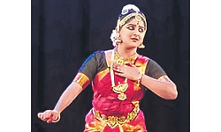 ಶಾರ್ವರಿಯ ಮುದ್ದಾದ ಸರಳ ರಂಗಾರೋಹಣ