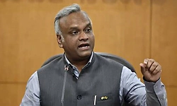 ಕೆಪಿಎಸ್‌ಸಿ ಹಗರಣಕ್ಕೆ ಬಿಜೆಪಿ, ಜೆಡಿಎಸ್ ಹೊಣೆ: ಪ್ರಿಯಾಂಕ್ ಖರ್ಗೆ ವಾಗ್ದಾಳಿ