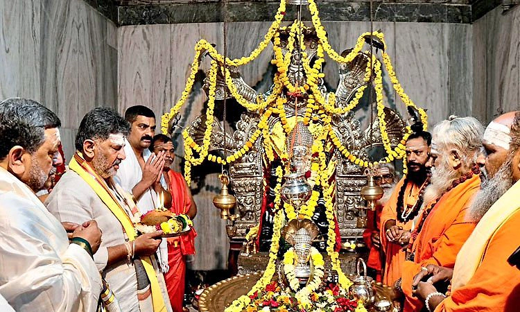 ಮುಂದಿನ 8 ರಿಂದ 10 ವರ್ಷ ಡಿ.ಕೆ. ಶಿವಕುಮಾರ್ ಅವರೇ ಸಿಎಂ: ನೊಣವಿನಕೆರೆ ಶ್ರೀ ಭವಿಷ್ಯ