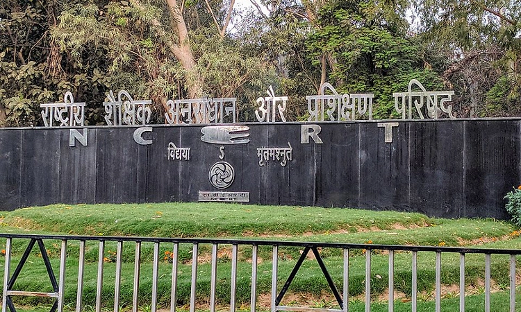 Temples in 1000-1700 CE served as economic institutions, provided legitimacy to political authority: NCERT