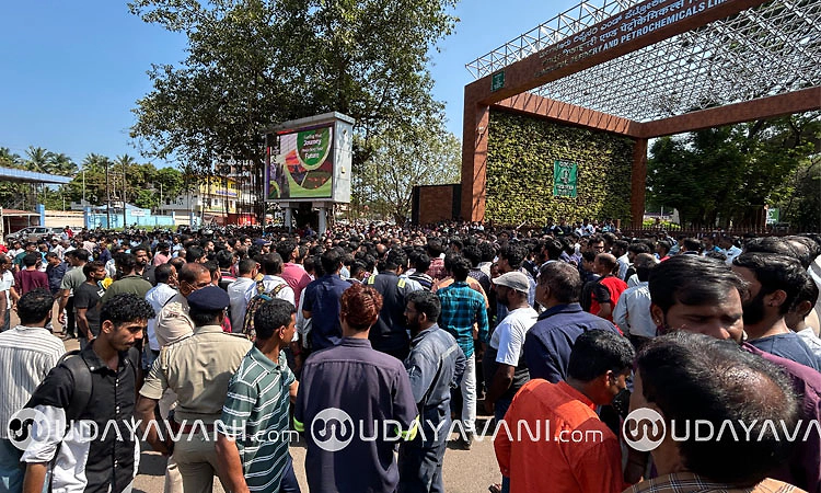 ಎಂಆರ್‌ಪಿಎಲ್ ಕಾರ್ಮಿಕರ ಮುಷ್ಕರ: ಮೃತ ಮನೀಶ್ ಕಾರ್ಕಡಗೆ ಶ್ರದ್ಧಾಂಜಲಿ, ಪರಿಹಾರಕ್ಕೆ ಆಗ್ರಹ