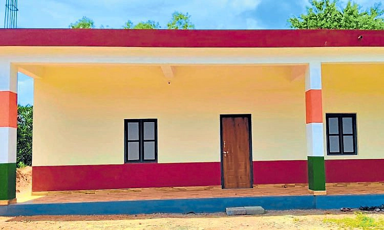 ಪೈಂಟರ್‌‌ ಕಟ್ಟಿದ ಶಾಲೆ ಕೊಠಡಿ ನಾಳೆ ಹಸ್ತಾಂತರ