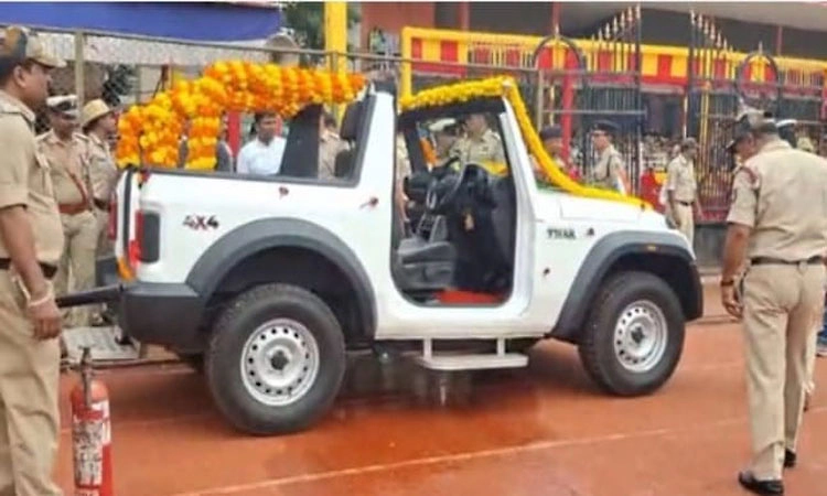 ಬೆಳಗಾವಿ: ಸಚಿವರು ಪರೇಡ್ ವೀಕ್ಷಣೆಗೆ ಹೋಗಬೇಕಿದ್ದ ವಾಹನದಲ್ಲಿ ಡಿಸೇಲ್ ಸೋರಿಕೆ