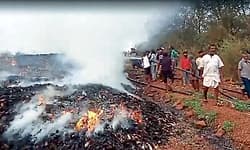 Gadag: ಮೆಕ್ಕೆಜೋಳ ತೆನೆಗಳು ಬೆಂಕಿಗಾಹುತಿ; ಲಕ್ಷಾಂತರ ರೂ ನಷ್ಟ