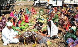 Kulageri: ಕೃಷ್ಣ, ಘಟಪ್ರಭಾ, ಮಲಪ್ರಭಾ 3 ನದಿಯಲ್ಲಿ ಪುಣ್ಯ ಸ್ನಾನ: ಭಕ್ತರಿಂದ ವಿಶಿಷ್ಟ ಪೂಜೆ