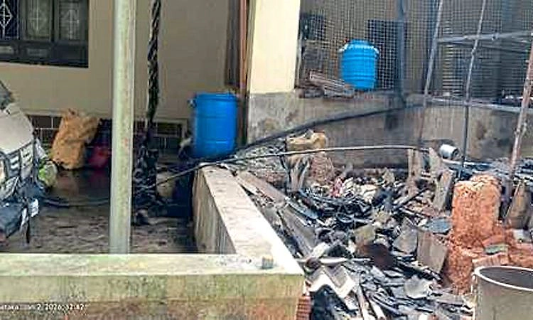 Aranthodu: ರಬ್ಬರ್ ಸ್ಮೋಕ್ ಹೌಸ್ ಗೆ ಬೆಂಕಿ ಬಿದ್ದು ನಷ್ಟ