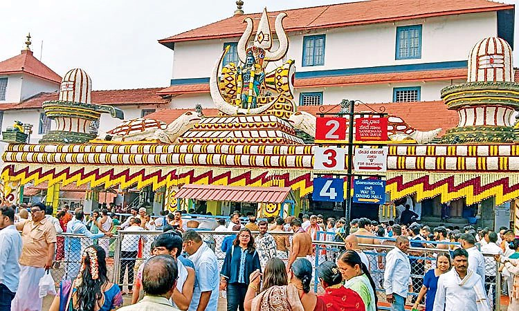 Mangaluru: ಹೊಸ ವರ್ಷಕ್ಕೆ ಸ್ವಾಗತ; ದೇಗುಲಗಳಲ್ಲಿ ಜನ ಸಂದಣಿ