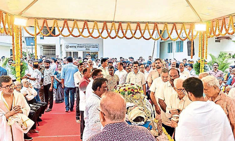 ಕಾರ್ಕಳ: ಇಚ್ಛೆಯಂತೆ ಹುಟ್ಟೂರಿನಲ್ಲಿ ವಿನಯ ಹೆಗ್ಡೆ ಅಂತ್ಯಕ್ರಿಯೆ