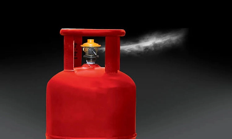 Cylinder catches fire at Balagaru house; fire services rush to spot