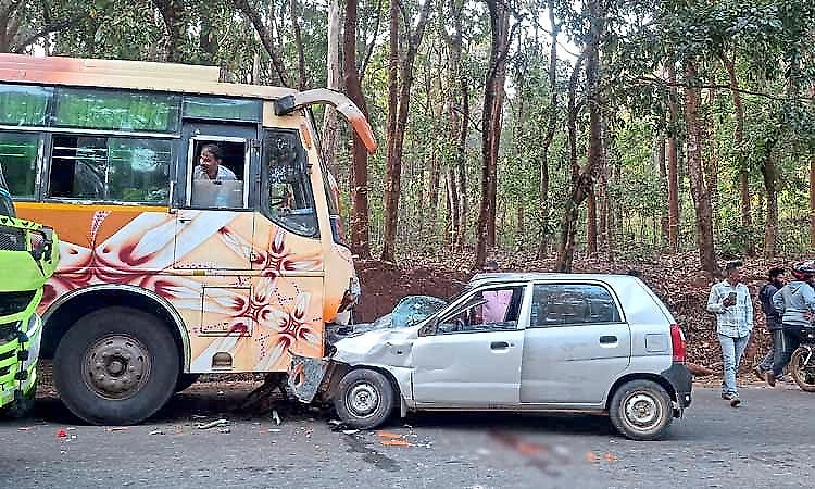 One killed, another critically injured in car-bus crash near Sakrebailu