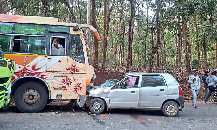 ಸಕ್ರೆಬೈಲು ಬಳಿ ಭೀಕರ ಅಪಘಾತ: ಸ್ಥಳದಲ್ಲೇ ಓರ್ವ ಮೃತ್ಯು, ಮತ್ತೊರ್ವನ ಸ್ಥಿತಿ ಗಂಭೀರ
