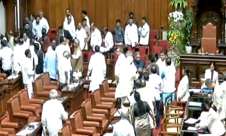 ಮೋದಿ ದೇಶದ್ರೋಹಿ: ಕೈ ಎಂಎಲ್ಸಿ ಹೇಳಿಕೆಯಿಂದ ಸದನ ಕೋಲಾಹಲ   