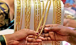 ಸುಂಕವಿಲ್ಲದ ವಿದೇಶದಿಂದ 40 ಗ್ರಾಂ ಚಿನ್ನ ತರಲು ಭಾರತದ ಸ್ತ್ರೀಗೆ ಅವಕಾಶ