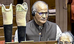 ರಾಜ್ಯಸಭೆಯಲ್ಲಿ ಕೃತಕ ಕಾಲುಗಳನ್ನು ಪ್ರದರ್ಶಿಸಿದ ಸಂಸದ: ಕೋಲಾಹಲ