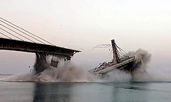 Under-construction bridge collapses in Bihar's Gopalganj, three engineers suspended
