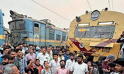 ಬಿಡದಿಯಲ್ಲಿ ಮೆಮು ರೈಲು 1 ಗಂಟೆಗೂ ಹೆಚ್ಚು ನಿಂತಿದ್ದಕ್ಕೆ ಪ್ರಯಾಣಿಕರ ಆಕ್ರೋಶ