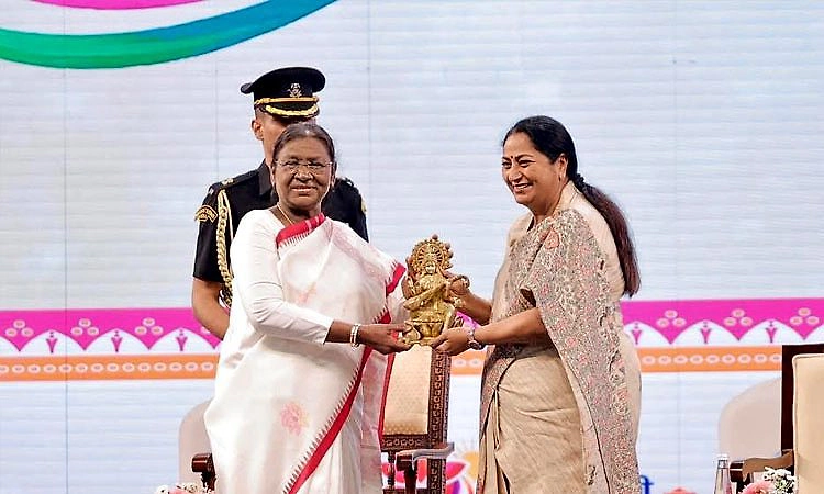 ದೆಹಲಿ ಸರ್ಕಾರದ ನಾಲ್ಕು ಮಹಿಳಾ ಕಲ್ಯಾಣ ಯೋಜನೆಗಳಿಗೆ ರಾಷ್ಟ್ರಪತಿ ದ್ರೌಪದಿ ಮುರ್ಮು ಚಾಲನೆ