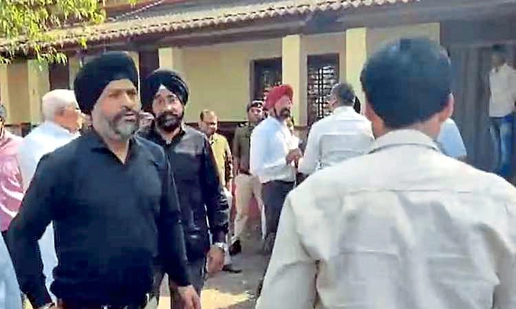 ಪರೀಕ್ಷಾ ಕೇಂದ್ರದಲ್ಲಿ ಸಿಖ್ ಮಹಿಳೆಯ ಟರ್ಬನ್ ತೆಗೆಸಿದ ಸಿಬ್ಬಂದಿ... ಭುಗಿಲೆದ್ದ ಆಕ್ರೋಶ