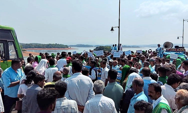 ಸಾಗರ: ಸಿಗಂದೂರು ಸೇತುವೆ ಮೇಲಿನ ರಾಷ್ಟ್ರೀಯ ಹೆದ್ದಾರಿ ಬಂದ್: ಬೃಹತ್ ಪ್ರತಿಭಟನೆ