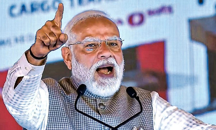 ನಾಗರಿಕ ದೇವೋ ಭವ ಎಂಬಂತೆ ಅಧಿಕಾರಿಗಳು ಇರಬೇಕು: ಮೋದಿ