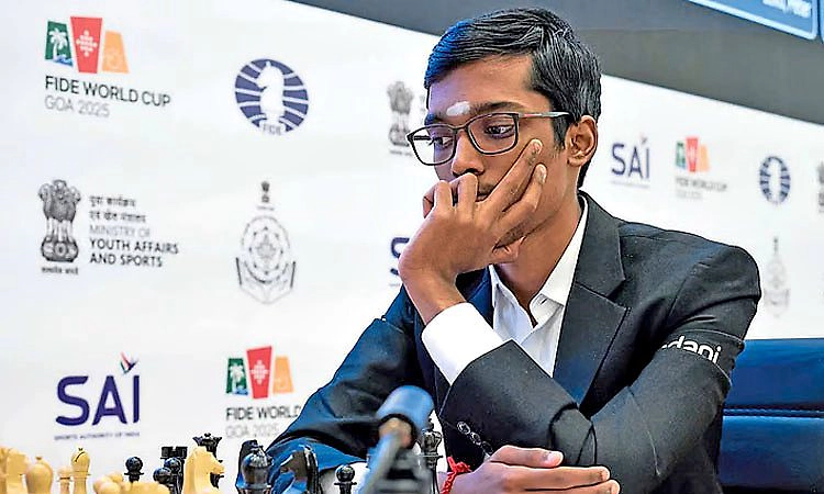 ಕ್ಯಾಂಡಿಡೇಟ್ಸ್ ಚೆಸ್: ಪ್ರಜ್ಞಾನಂದ ಡ್ರಾ, ದಿವ್ಯಾ ದೇಶ್ಮುಖ್‌ಗೆ ಆಘಾತ