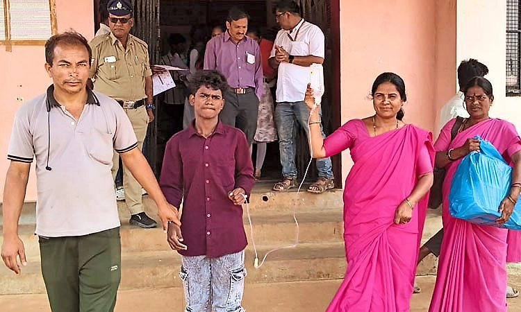 ಅನಾರೋಗ್ಯದ ನಡುವೆಯೂ ಎಸ್‌ಎಸ್‌ಎಲ್‌ಸಿ ಪರೀಕ್ಷೆ ಬರೆದ ವಿದ್ಯಾರ್ಥಿ