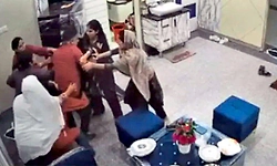 Video: ಕಳ್ಳತನ ಮಾಡಲು ಹೋದವನನ್ನು ಮನೆಯಲ್ಲೇ ಕೂಡಿ ಹಾಕಿ ಹಿಗ್ಗಾಮುಗ್ಗಾ ಥಳಿಸಿದ ಮಹಿಳೆಯರು