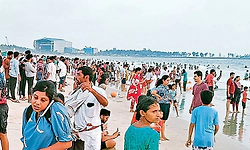 ಬೇಸಗೆ ಧಗೆಯಲ್ಲೂ ಕರಾವಳಿಯತ್ತ ಪ್ರವಾಸಿಗರು