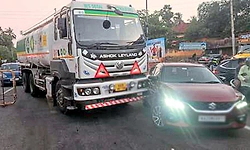 ಹಳೆಯಂಗಡಿ: ಕ್ಷಣಾರ್ಧದಲ್ಲಿ ಎರಡು ಪ್ರತ್ಯೇಕ ಅಪಘಾತ, ಹಲವು ಹೊತ್ತು ವಾಹನ ದಟ್ಟನೆ