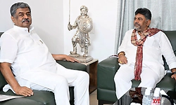 ಡಿ.ಕೆ.ಶಿವಕುಮಾರ್‌ -ಬಿ.ಕೆ.ಹರಿಪ್ರಸಾದ್ ಭೇಟಿ: 20 ನಿಮಿಷ ಚರ್ಚೆ